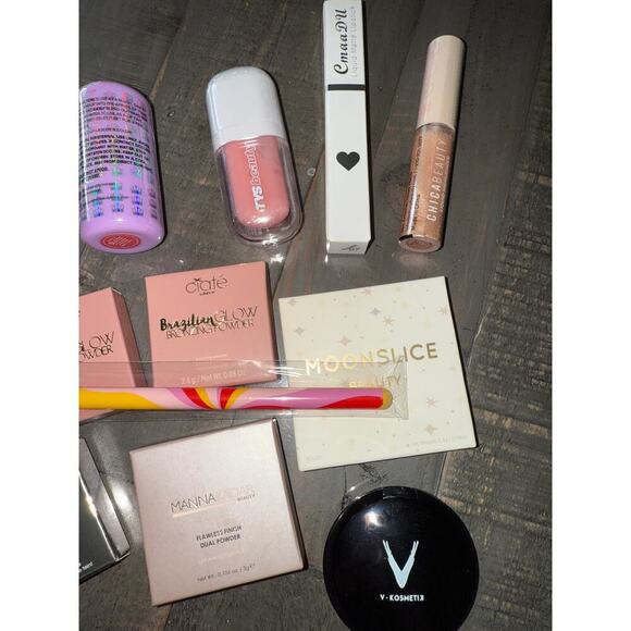 Makeup Beauty Resellers Lot - 14 NEW Deluxe Travel Size Items - Picture 3 of 3